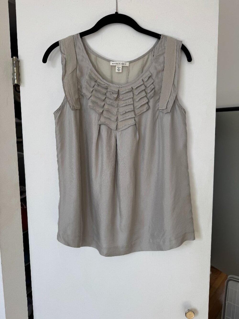 Banana Republic Gray Silk Ruffle Tank Petite M Small Seam Hole